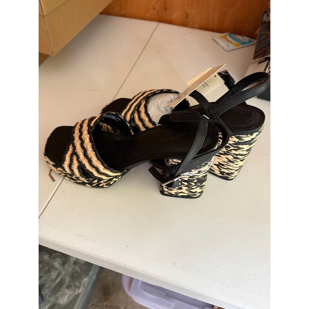 Women's Heels by Universal Thread Bailey Platform‎ 7.5 New With Tags - Picture 8 of 10